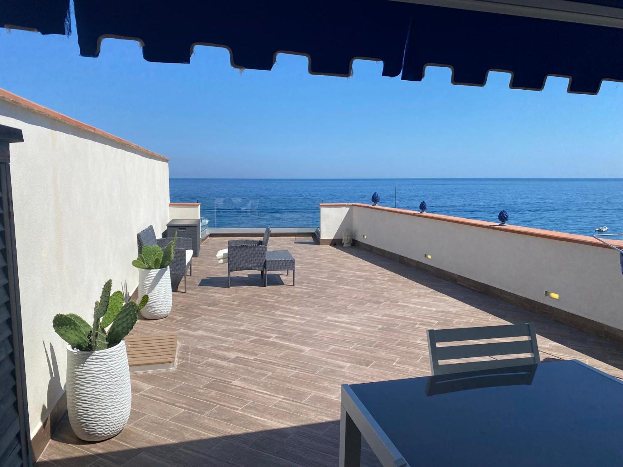 Beach Penthouse Marisol 2Floors, Central Letojanni Exteriér fotografie
